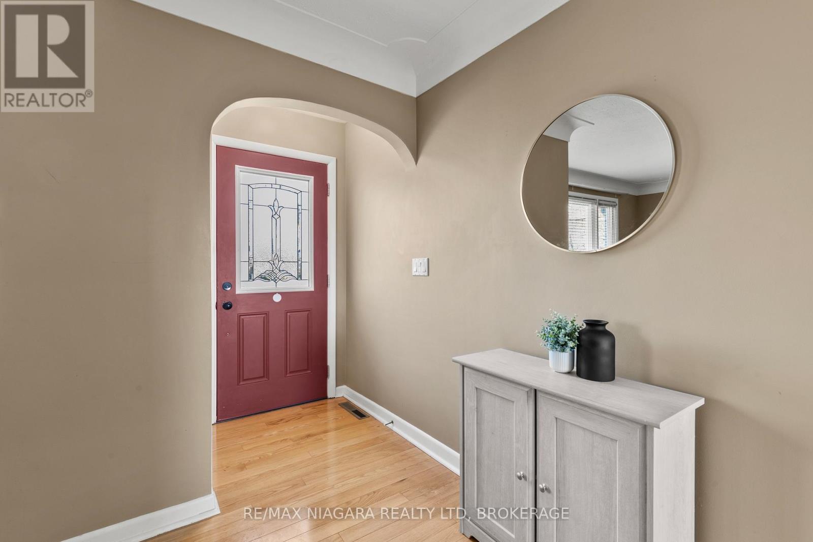 61 Coronation Road W, Port Colborne, Ontario  L3K 3Z5 - Photo 8 - X12565928