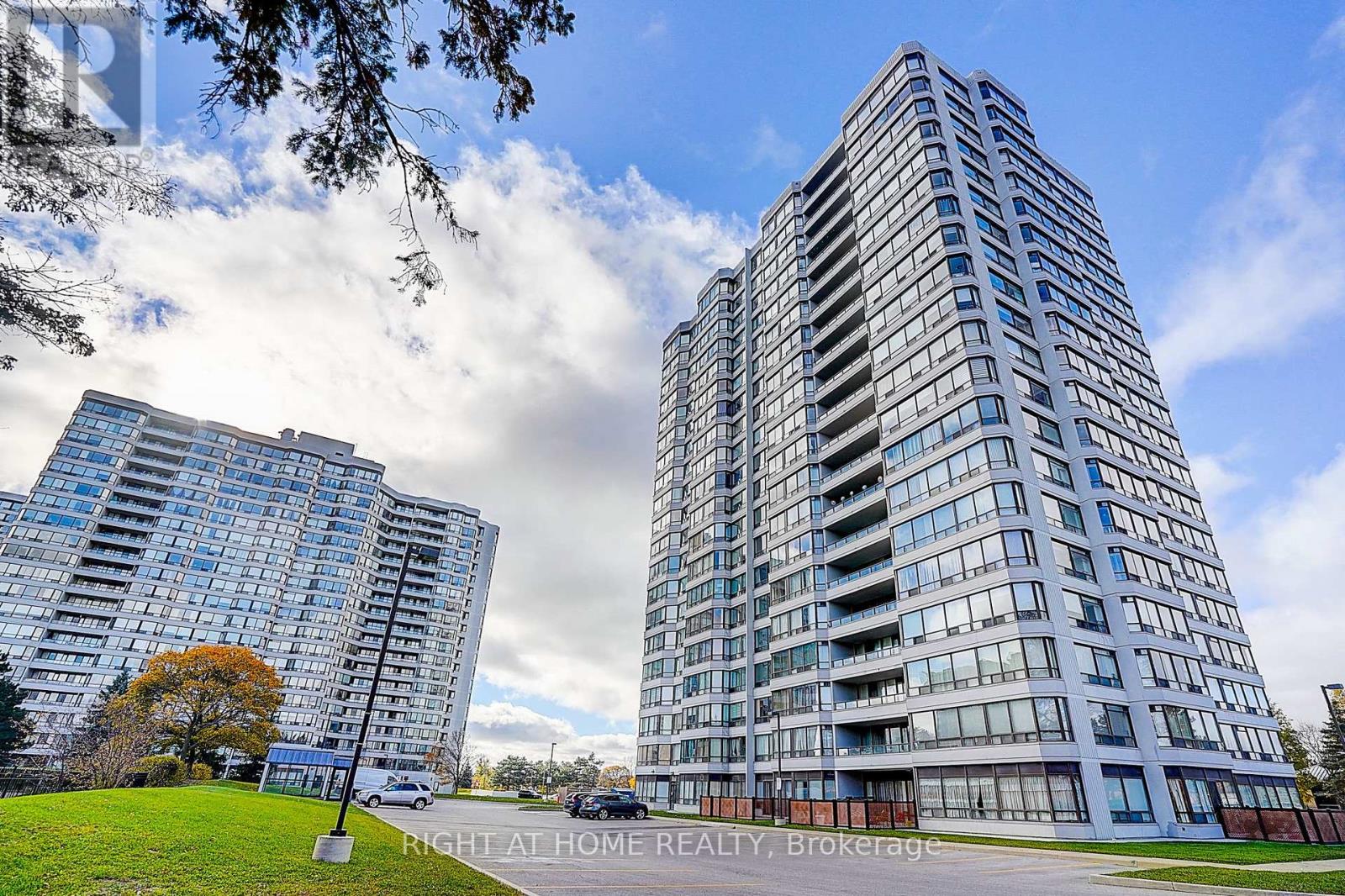 1807 - 300 Alton Towers Circle, Toronto, Ontario  M1V 4X9 - Photo 5 - E12565894