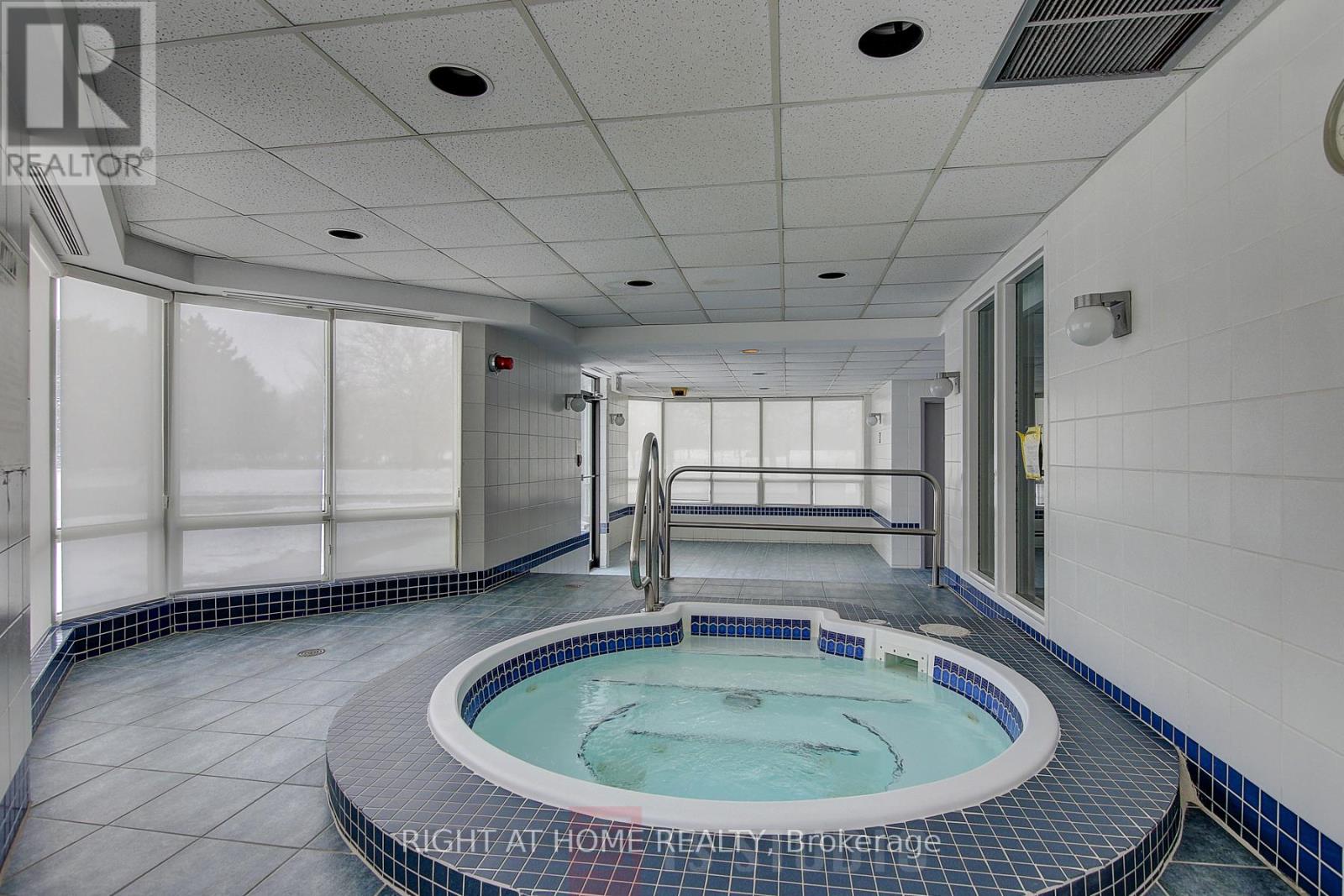 1807 - 300 Alton Towers Circle, Toronto, Ontario  M1V 4X9 - Photo 9 - E12565894