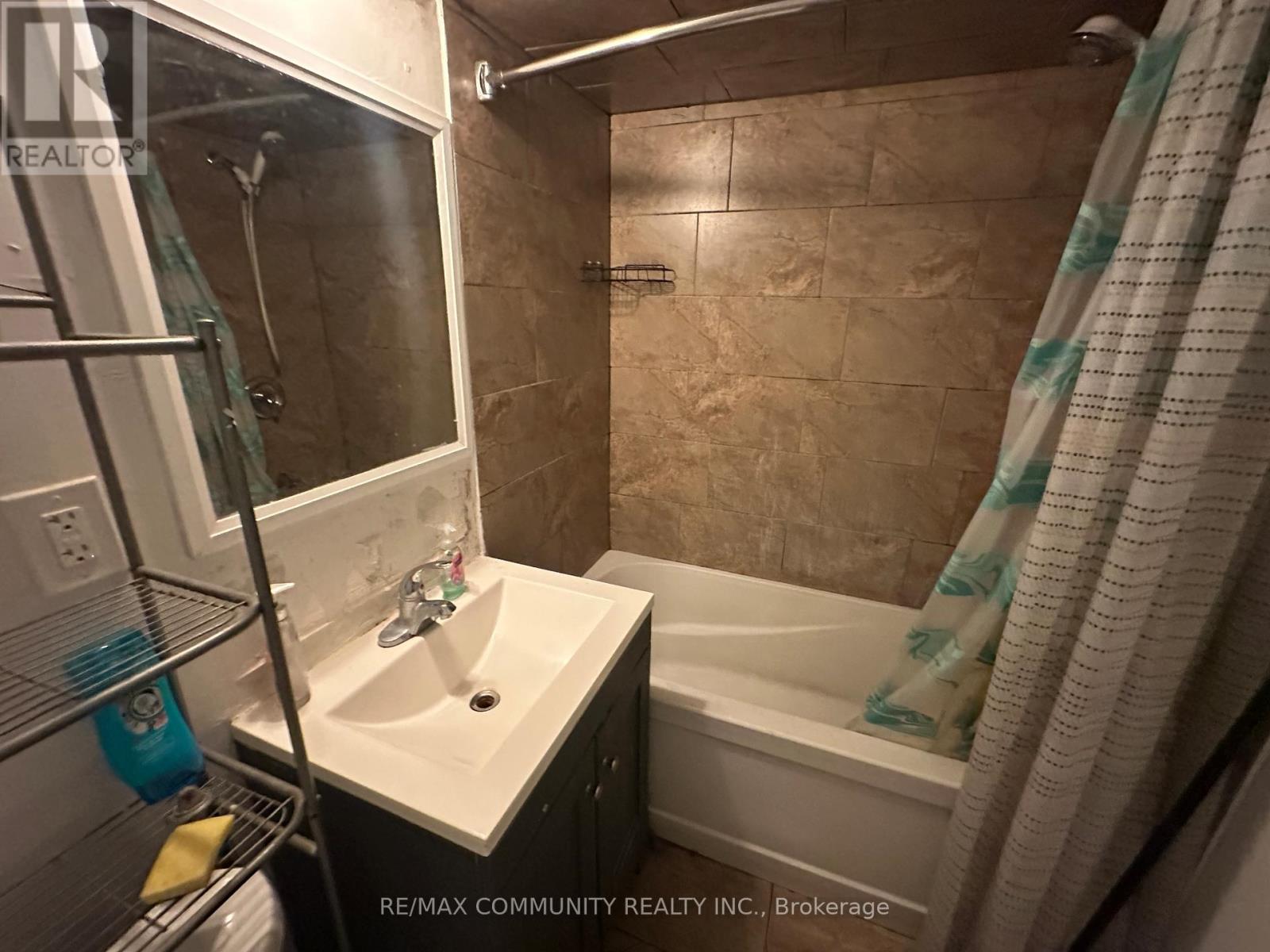 9 Valmount Avenue, Toronto, Ontario  M1C 1P3 - Photo 20 - E12554152