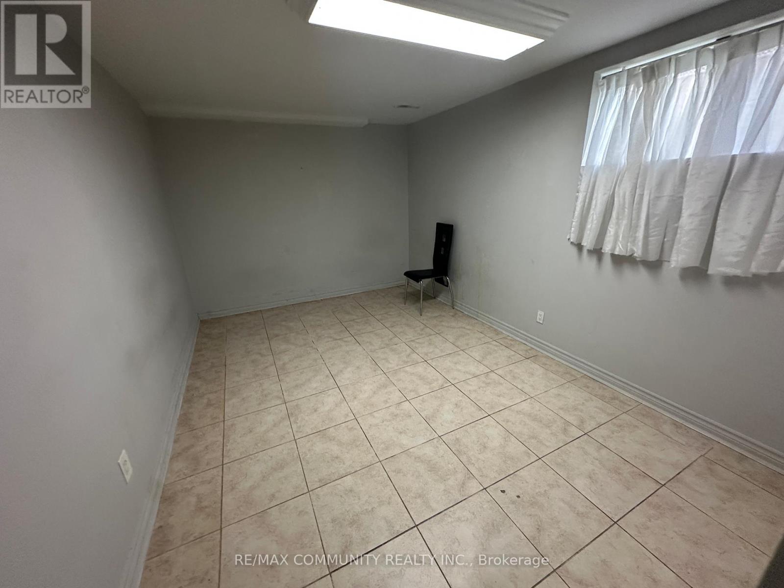 9 Valmount Avenue, Toronto, Ontario  M1C 1P3 - Photo 24 - E12554152