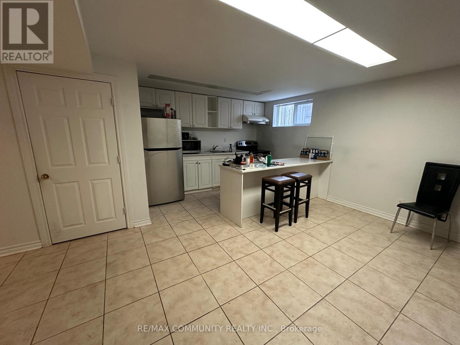 9 Valmount Avenue, Toronto, Ontario  M1C 1P3 - Photo 8 - E12554152