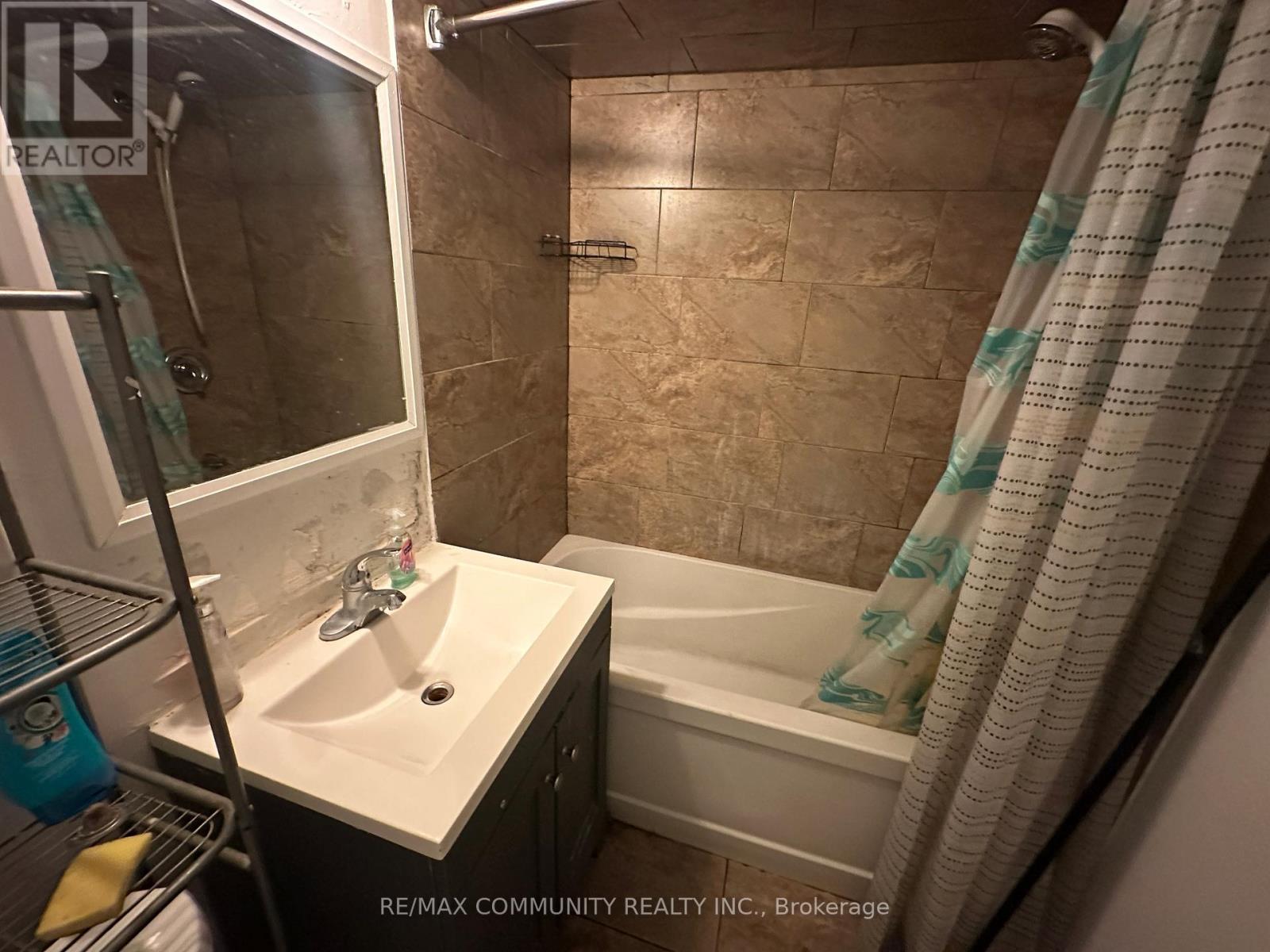 9 Valmount Avenue, Toronto, Ontario  M1C 1P3 - Photo 19 - E12554152