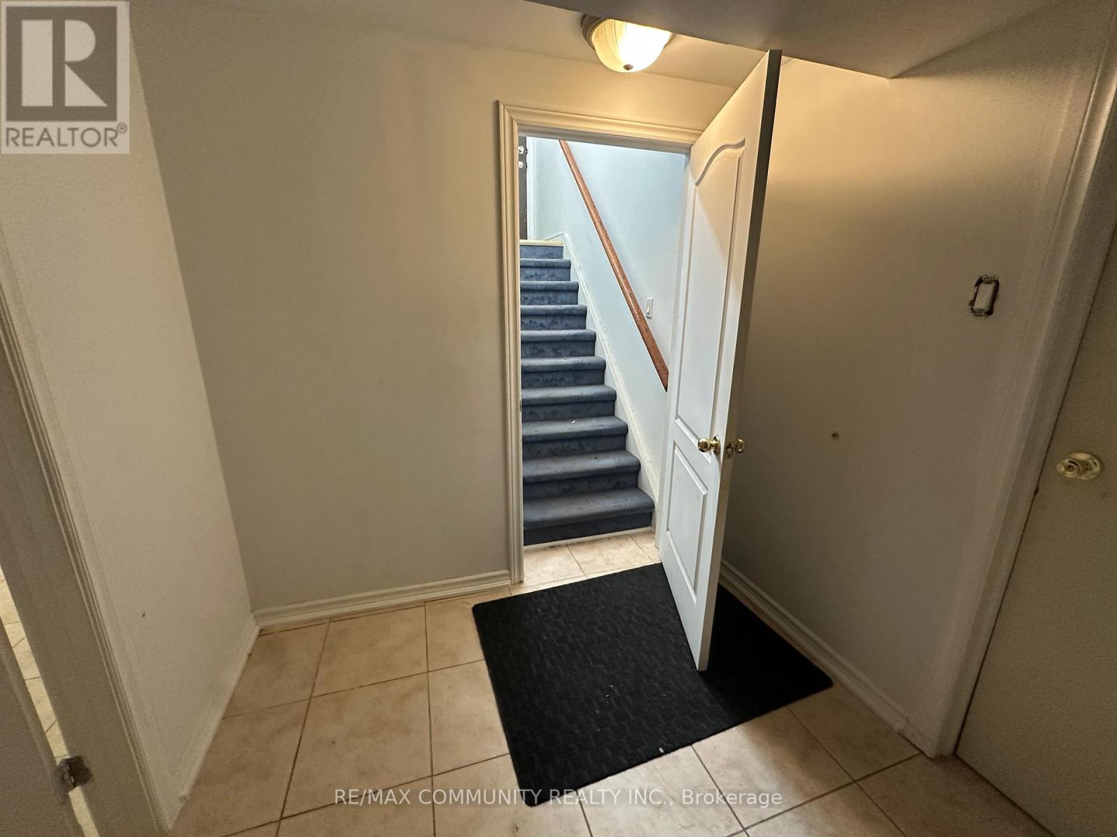 9 Valmount Avenue, Toronto, Ontario  M1C 1P3 - Photo 7 - E12554152