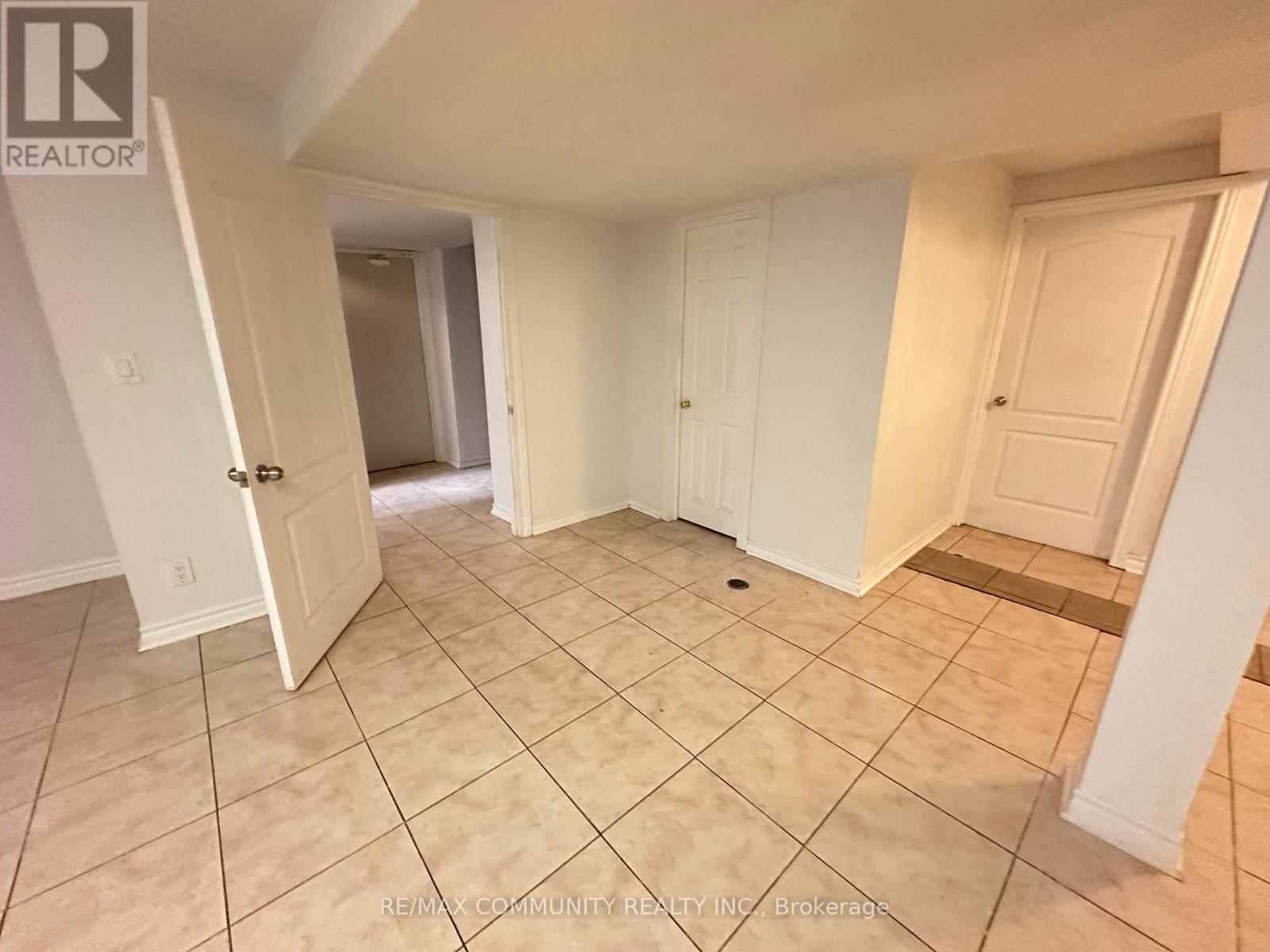 9 Valmount Avenue, Toronto, Ontario  M1C 1P3 - Photo 11 - E12554152