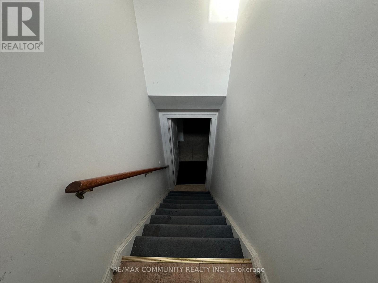 9 Valmount Avenue, Toronto, Ontario  M1C 1P3 - Photo 5 - E12554152