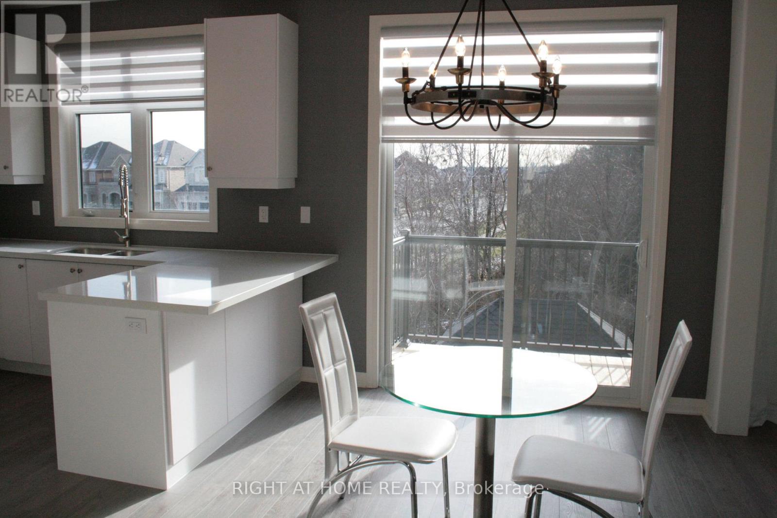 206 Arianna Crescent, Vaughan, Ontario  L6A 4Z9 - Photo 3 - N12565912