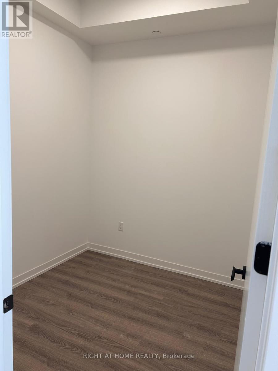 8 Interchange Way, Vaughan, Ontario  L4K 5Z7 - Photo 2 - N12565920