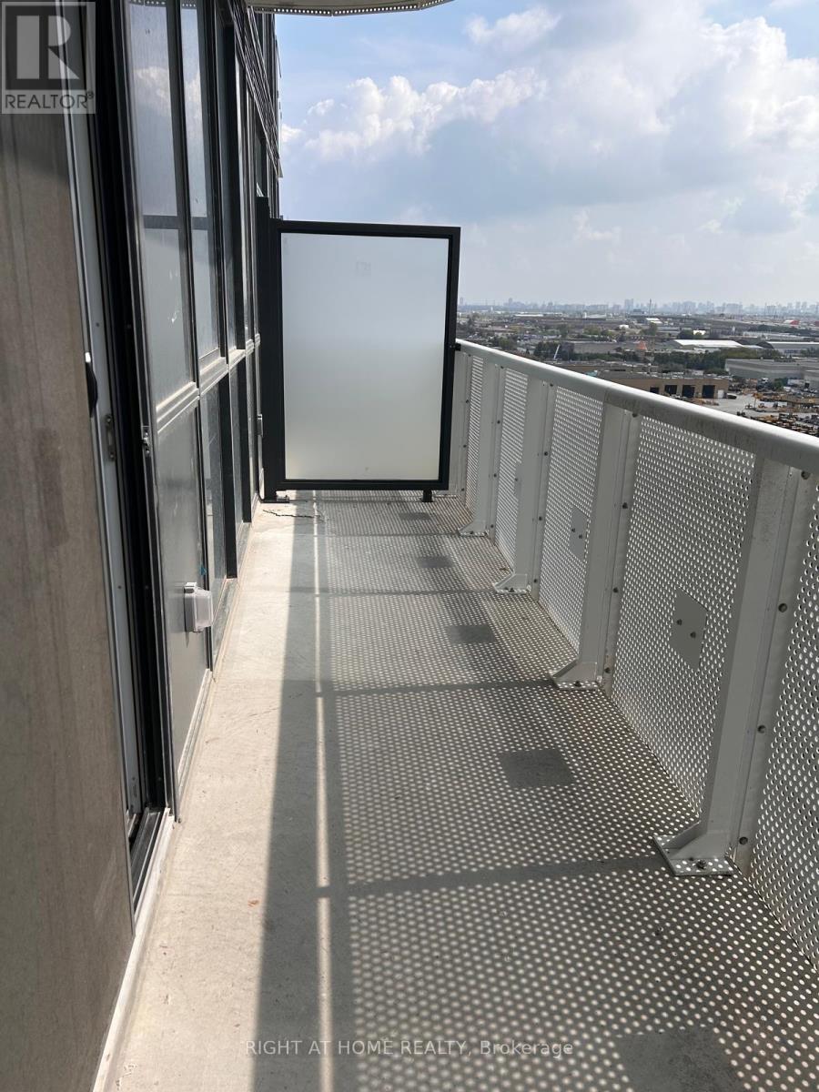 8 Interchange Way, Vaughan, Ontario  L4K 5Z7 - Photo 3 - N12565920