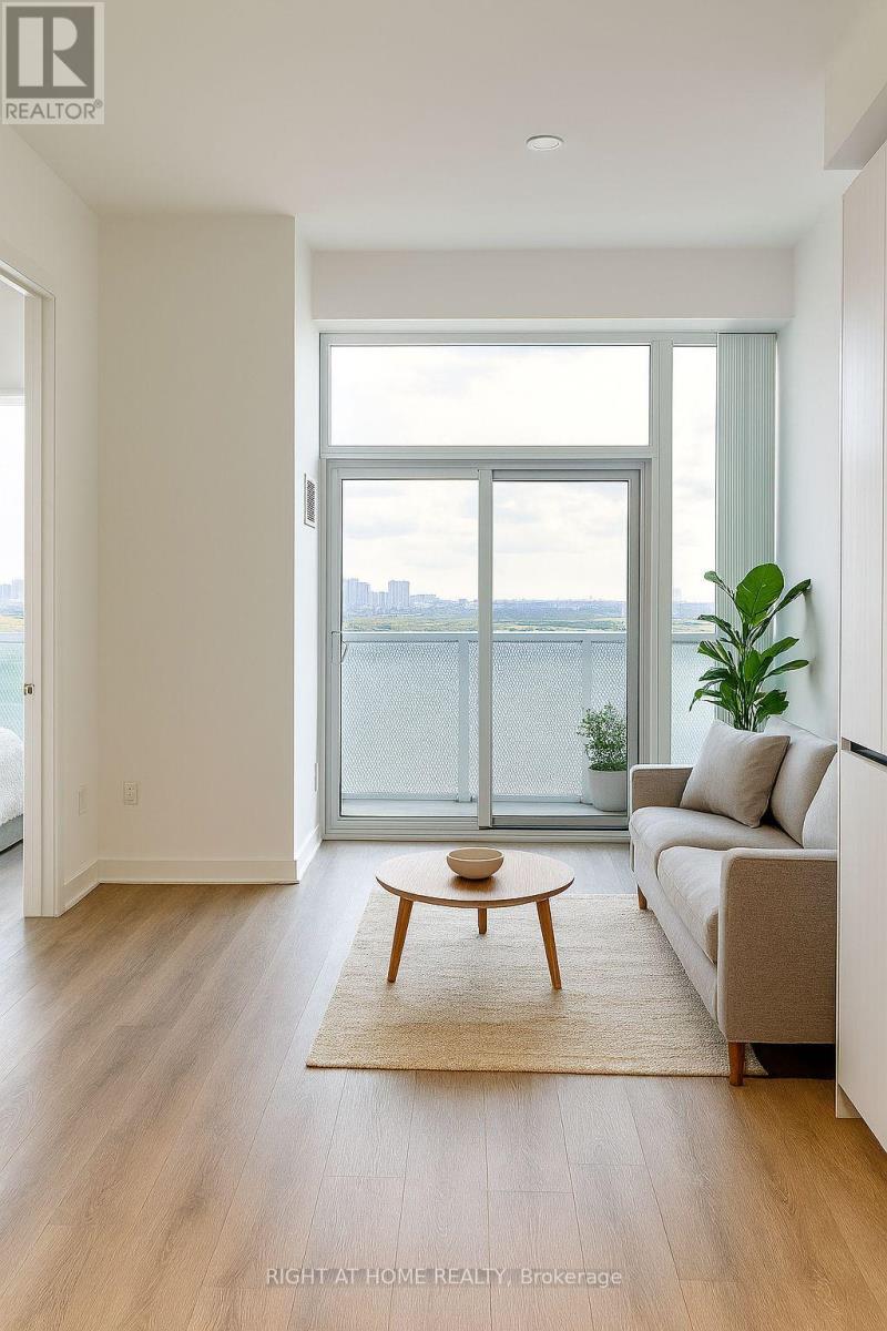 8 Interchange Way, Vaughan, Ontario  L4K 5Z7 - Photo 6 - N12565920