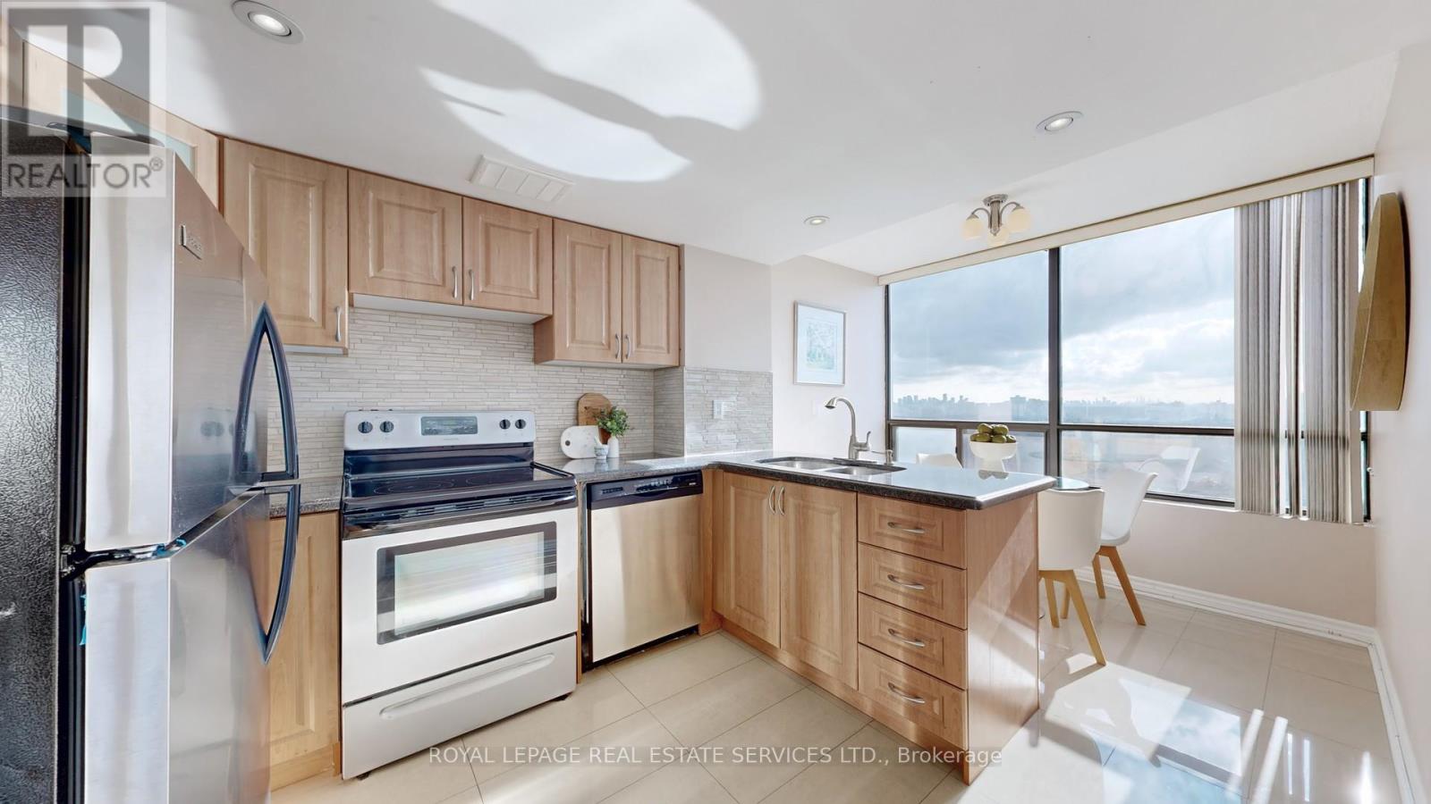 1510 - 7420 Bathurst Street, Vaughan, Ontario  L4J 6X4 - Photo 11 - N12565960