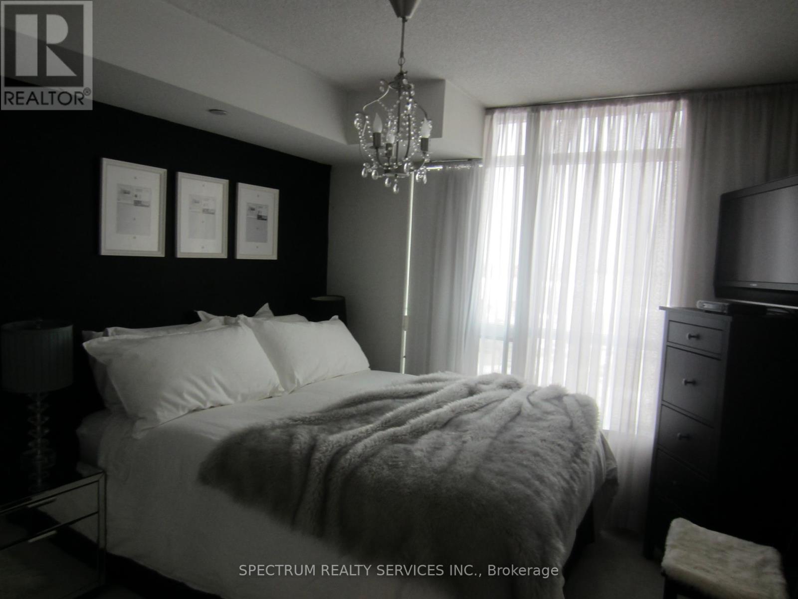 708 - 215 Sherway Gardens, Toronto, Ontario  M9C 0A4 - Photo 7 - W12565784