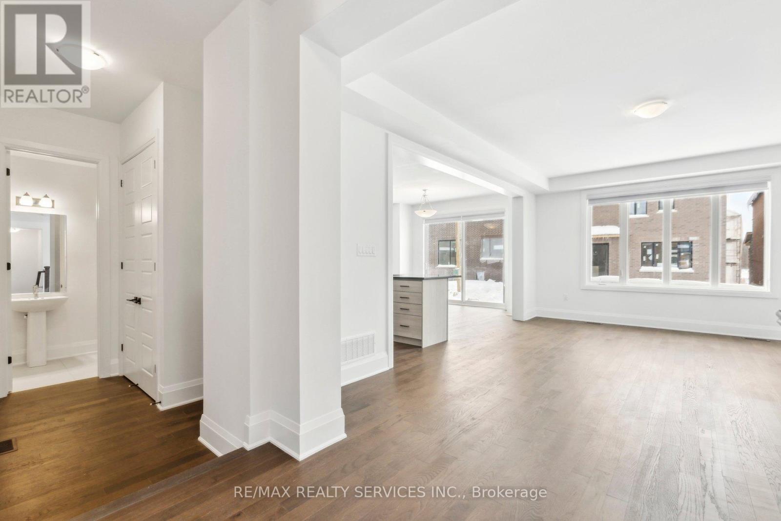 36 Betterridge Trail, Barrie, Ontario  L9J 0Z6 - Photo 10 - S12559286