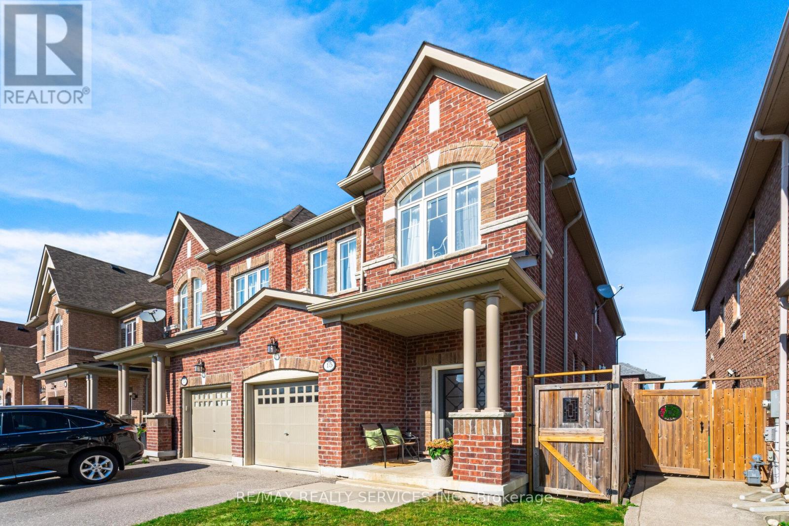 15 Vinewood Road, Caledon, Ontario  L7C 4A9 - Photo 5 - W12565856