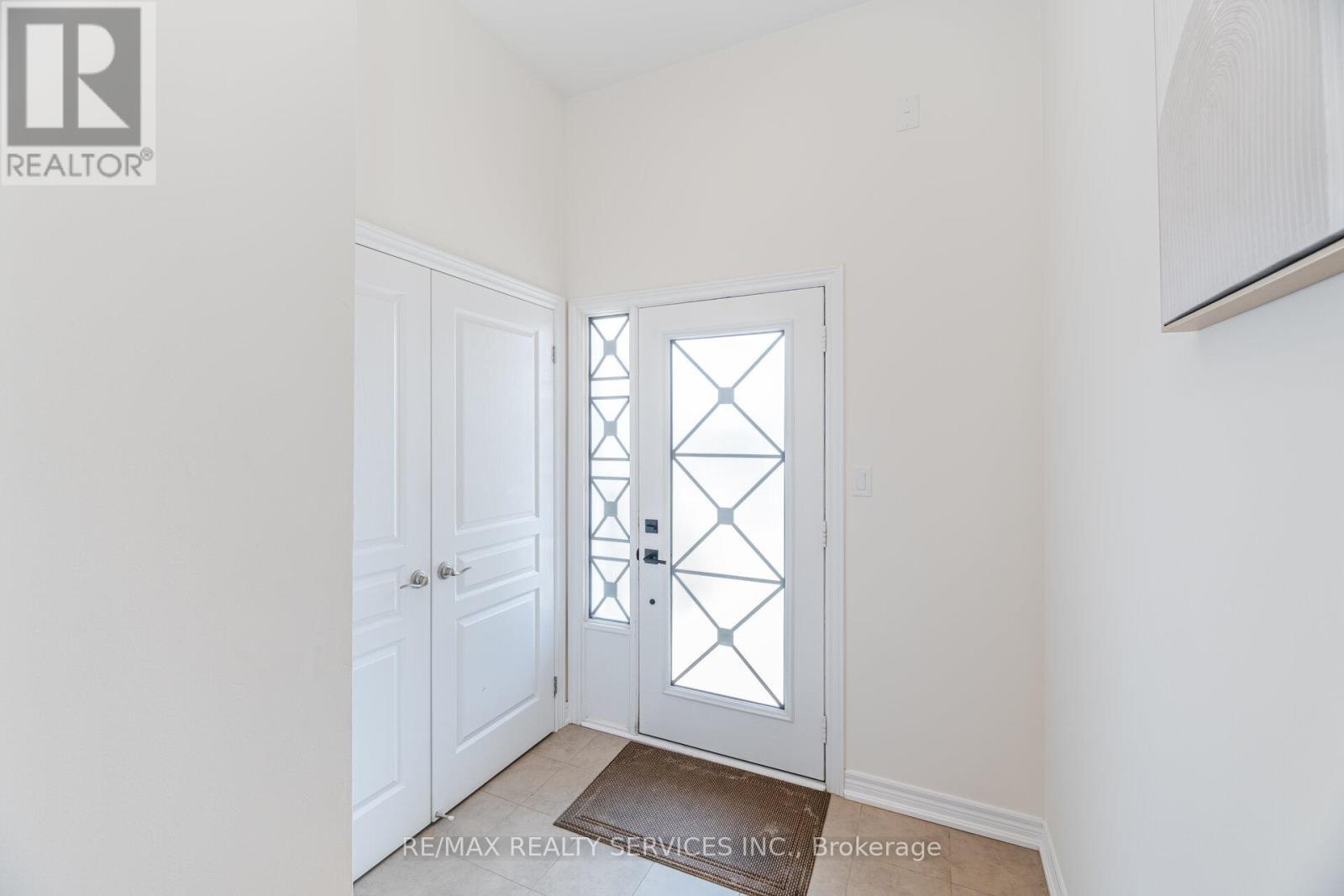 15 Vinewood Road, Caledon, Ontario  L7C 4A9 - Photo 7 - W12565856