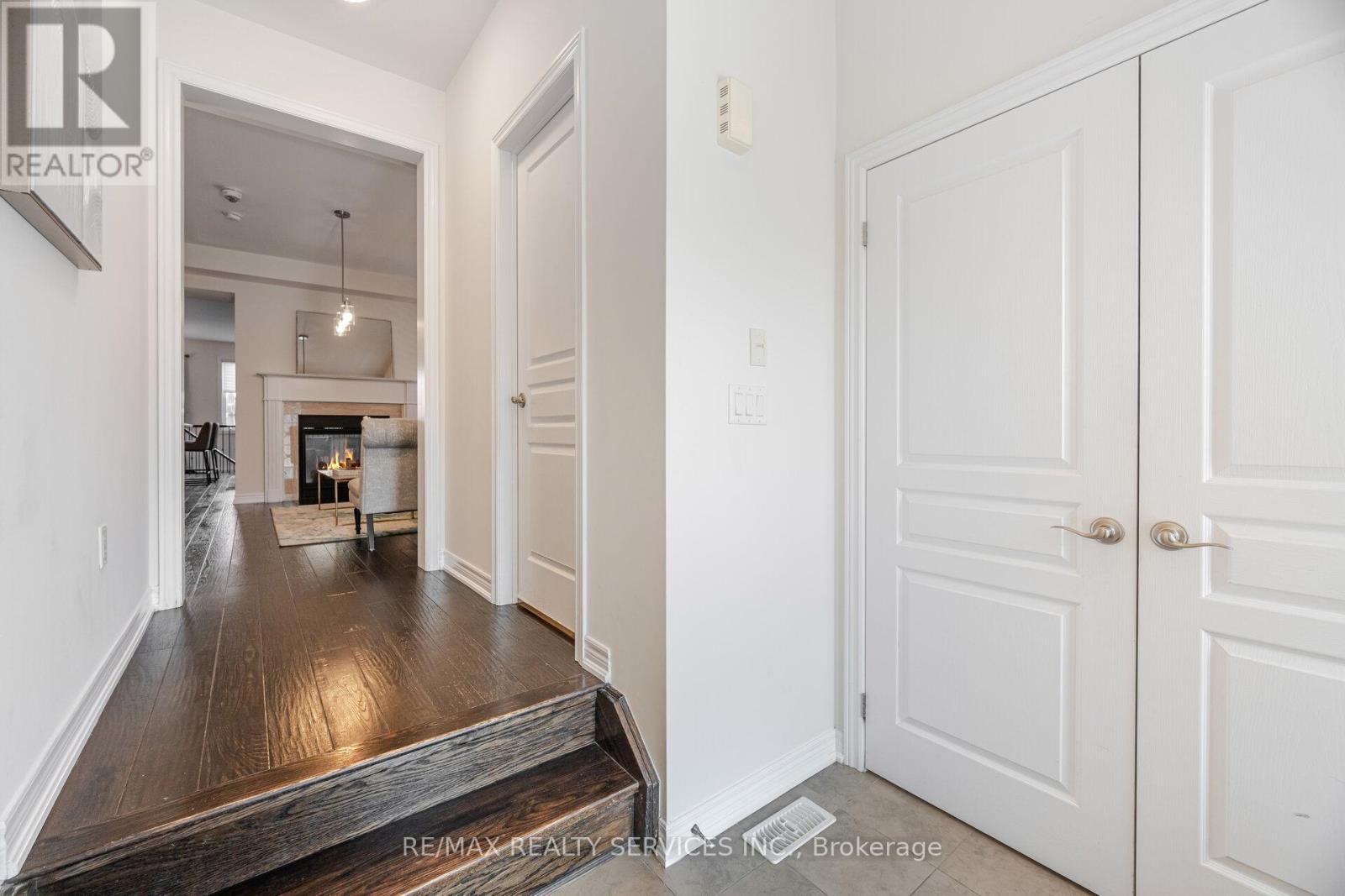 15 Vinewood Road, Caledon, Ontario  L7C 4A9 - Photo 8 - W12565856