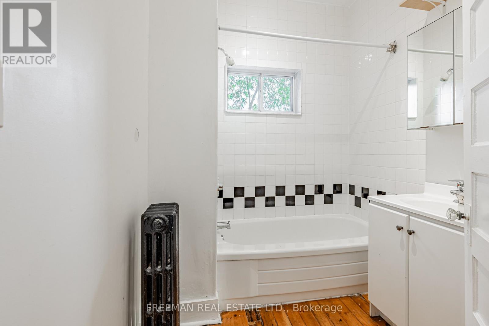 115 Mavety Street, Toronto, Ontario  M6P 2L8 - Photo 11 - W12565866