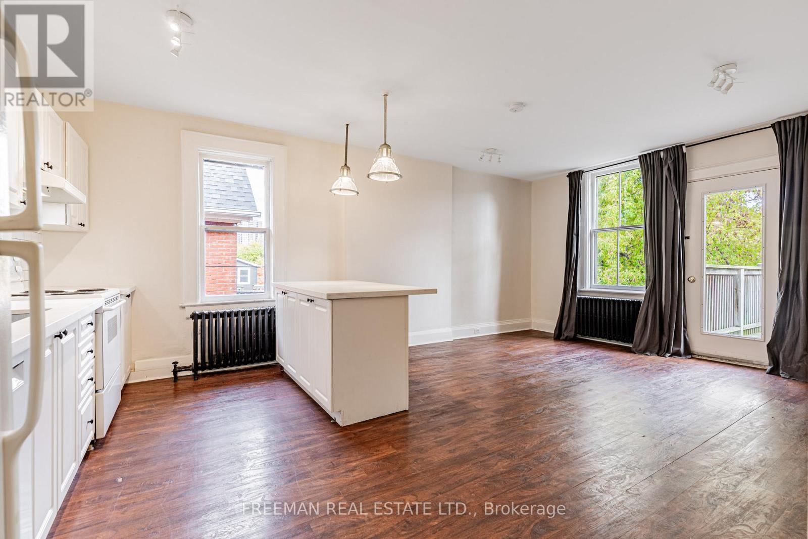 115 Mavety Street, Toronto, Ontario  M6P 2L8 - Photo 5 - W12565866