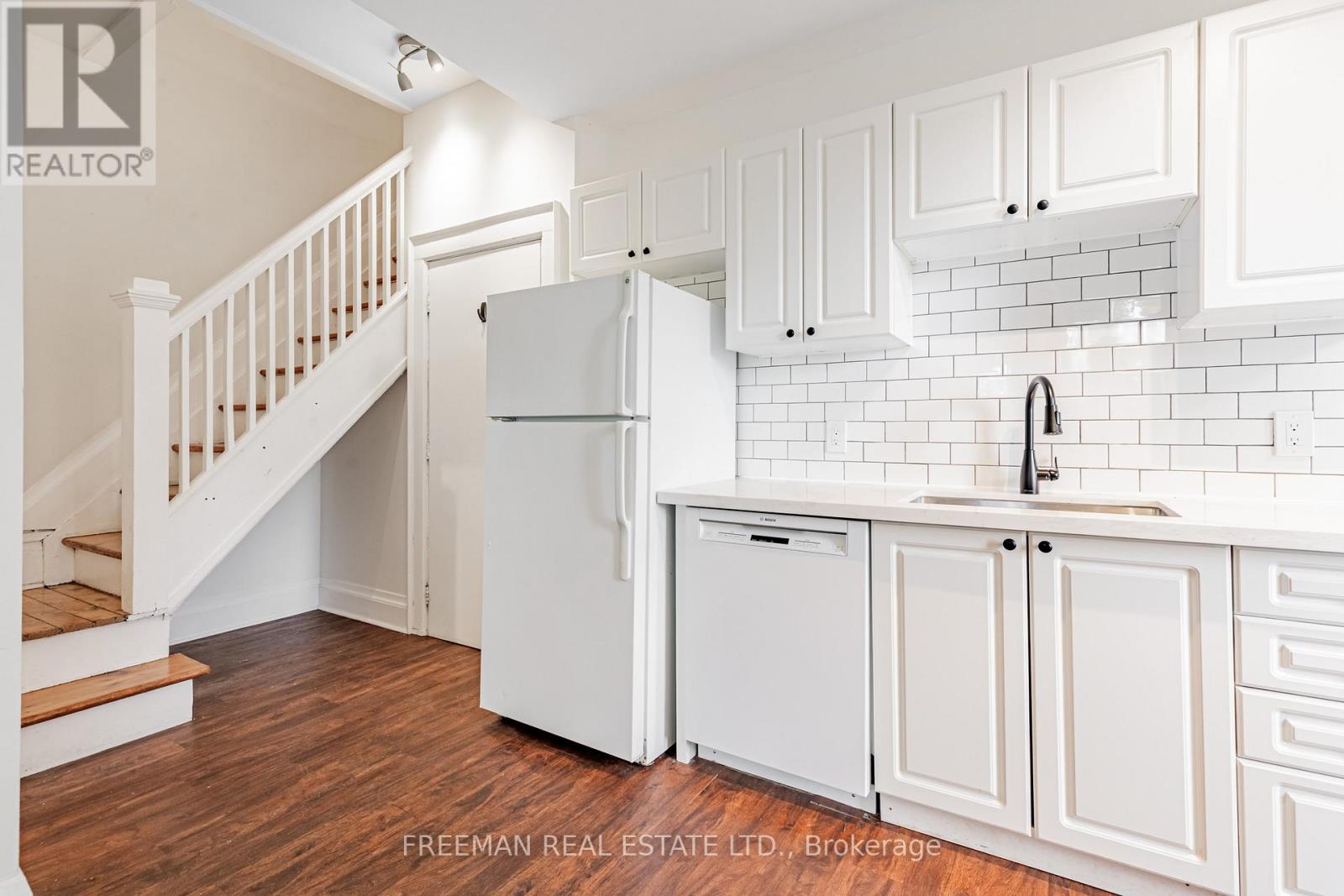 115 Mavety Street, Toronto, Ontario  M6P 2L8 - Photo 6 - W12565866