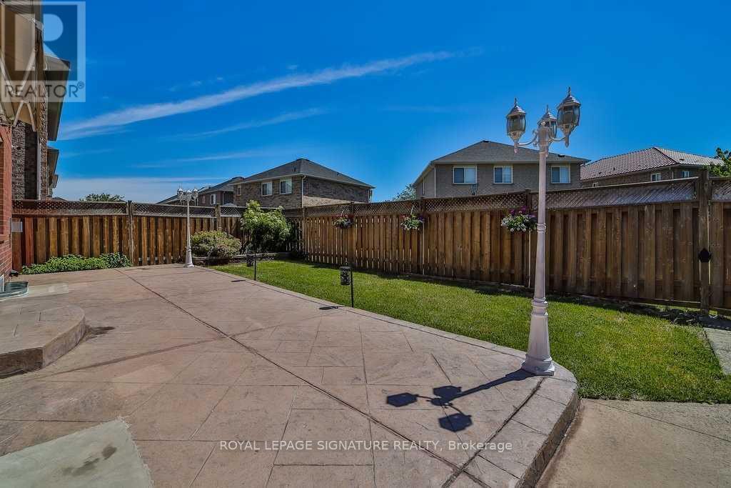 57 Mccrimmon Drive, Brampton, Ontario  L7A 2Z5 - Photo 6 - W12565886