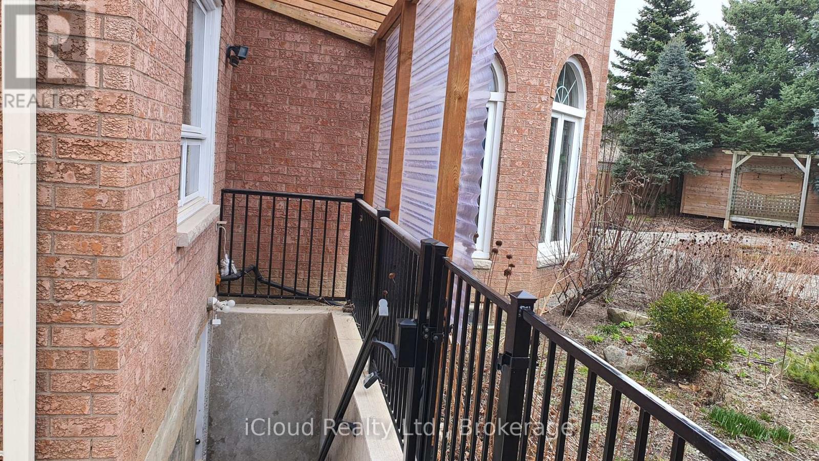 5 Inder Heights Drive, Brampton, Ontario  L6Z 3M4 - Photo 10 - W12565934