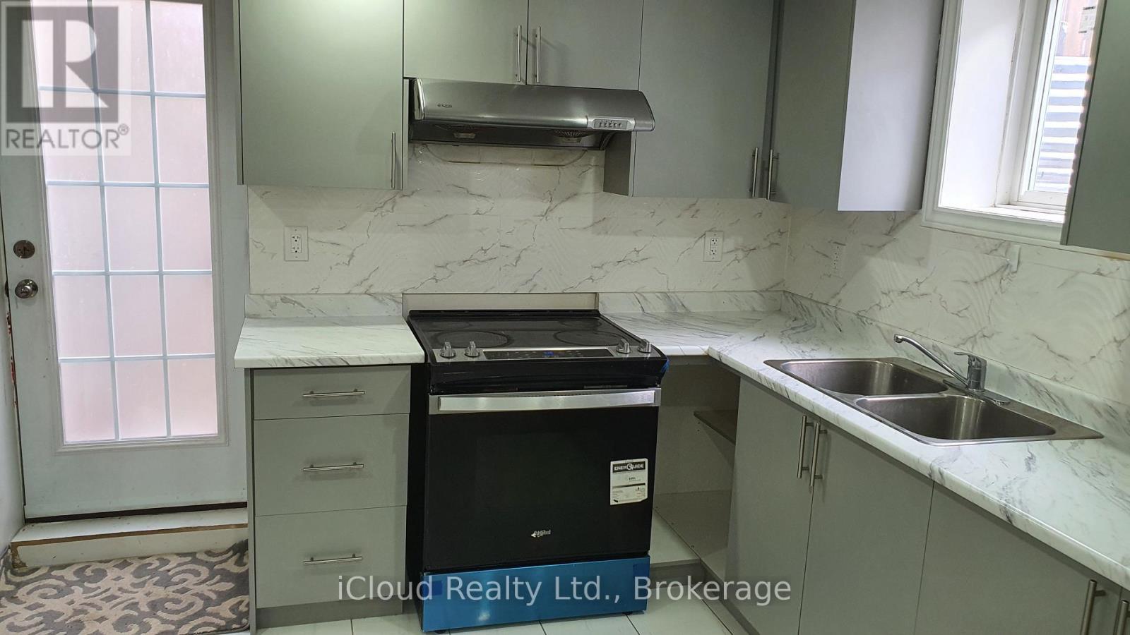 5 Inder Heights Drive, Brampton, Ontario  L6Z 3M4 - Photo 2 - W12565934