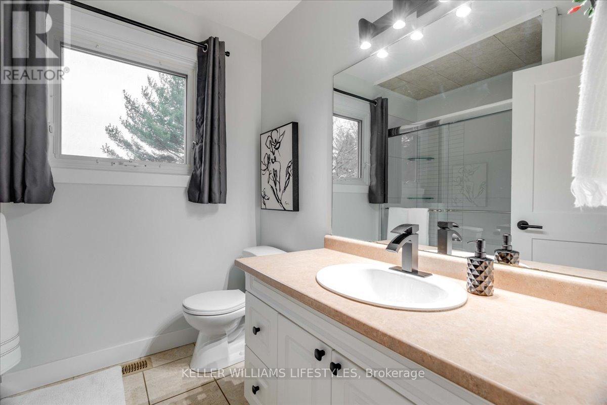 6925 Francis Street, Plympton-Wyoming, Ontario  N0N 1E0 - Photo 17 - X12566012