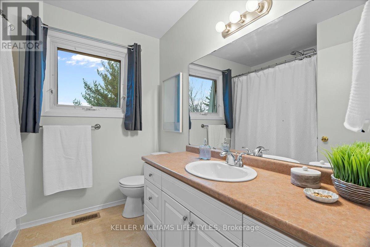 6925 Francis Street, Plympton-Wyoming, Ontario  N0N 1E0 - Photo 20 - X12566012