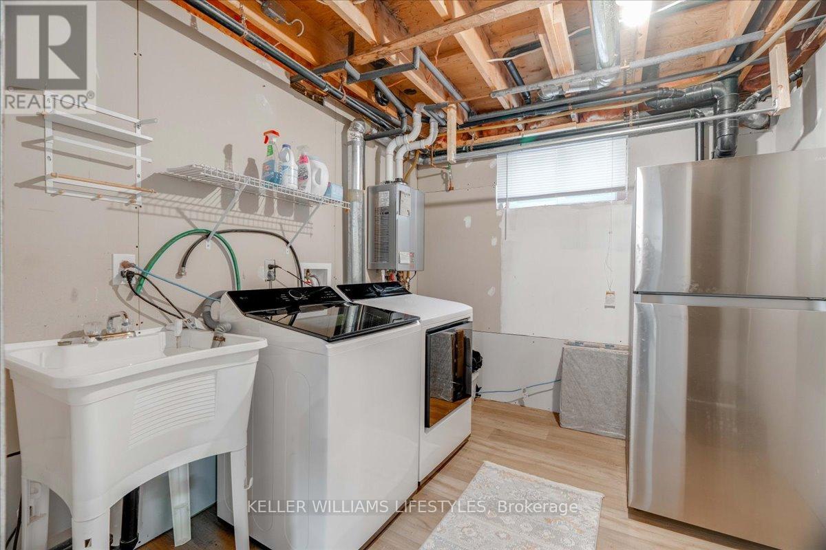 6925 Francis Street, Plympton-Wyoming, Ontario  N0N 1E0 - Photo 30 - X12566012