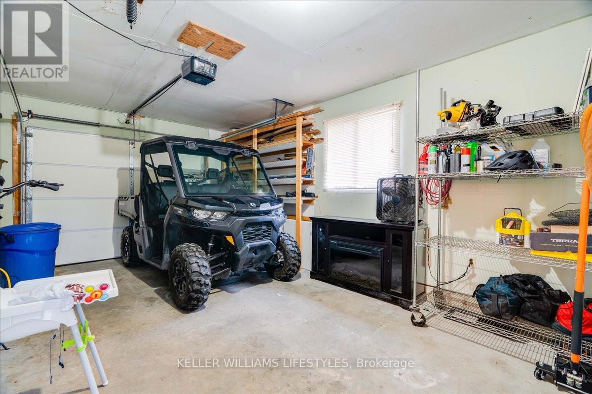 6925 Francis Street, Plympton-Wyoming, Ontario  N0N 1E0 - Photo 32 - X12566012