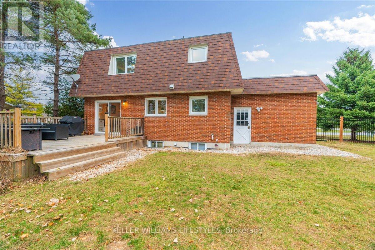 6925 Francis Street, Plympton-Wyoming, Ontario  N0N 1E0 - Photo 33 - X12566012