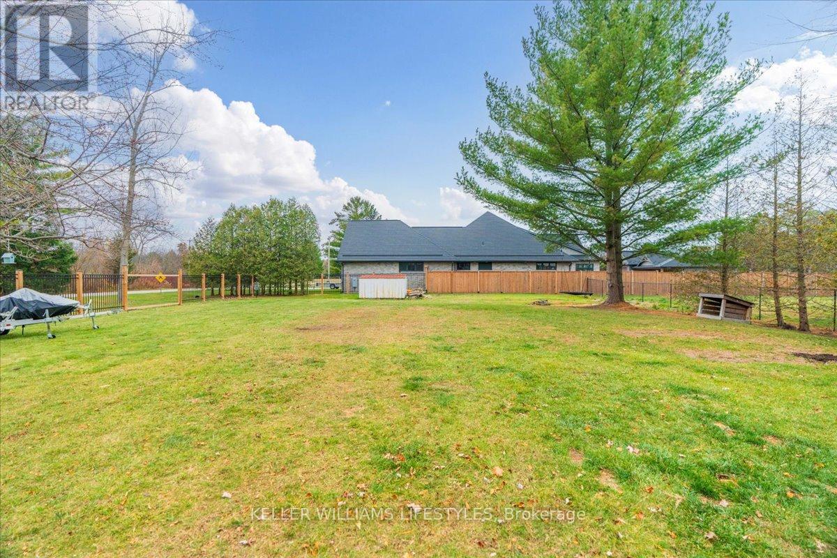 6925 Francis Street, Plympton-Wyoming, Ontario  N0N 1E0 - Photo 36 - X12566012