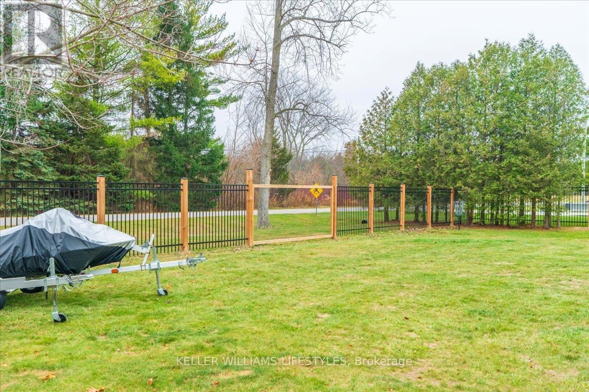 6925 Francis Street, Plympton-Wyoming, Ontario  N0N 1E0 - Photo 37 - X12566012