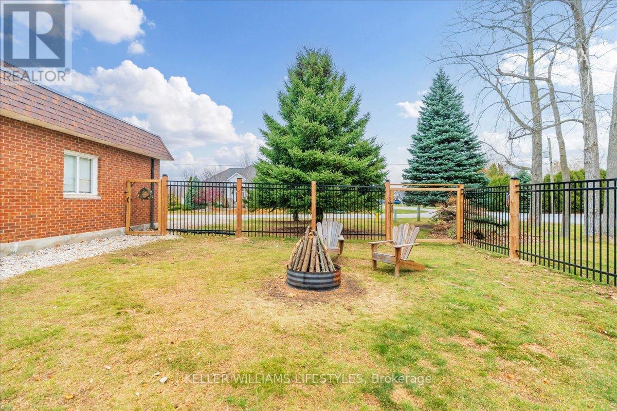 6925 Francis Street, Plympton-Wyoming, Ontario  N0N 1E0 - Photo 38 - X12566012