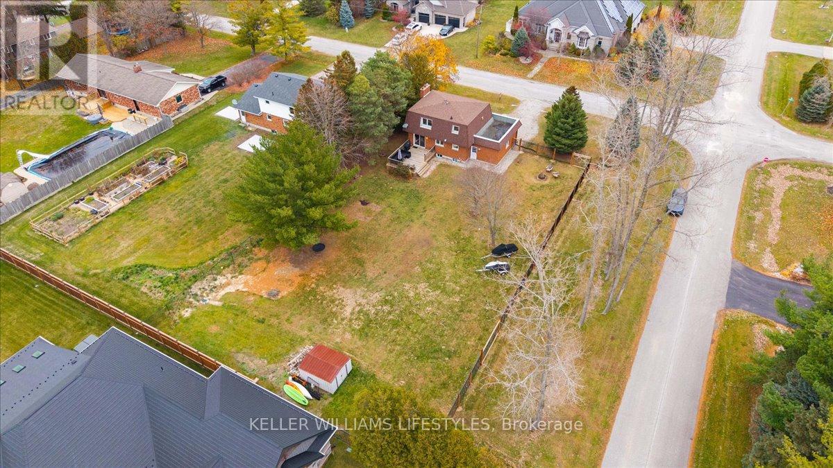 6925 Francis Street, Plympton-Wyoming, Ontario  N0N 1E0 - Photo 39 - X12566012