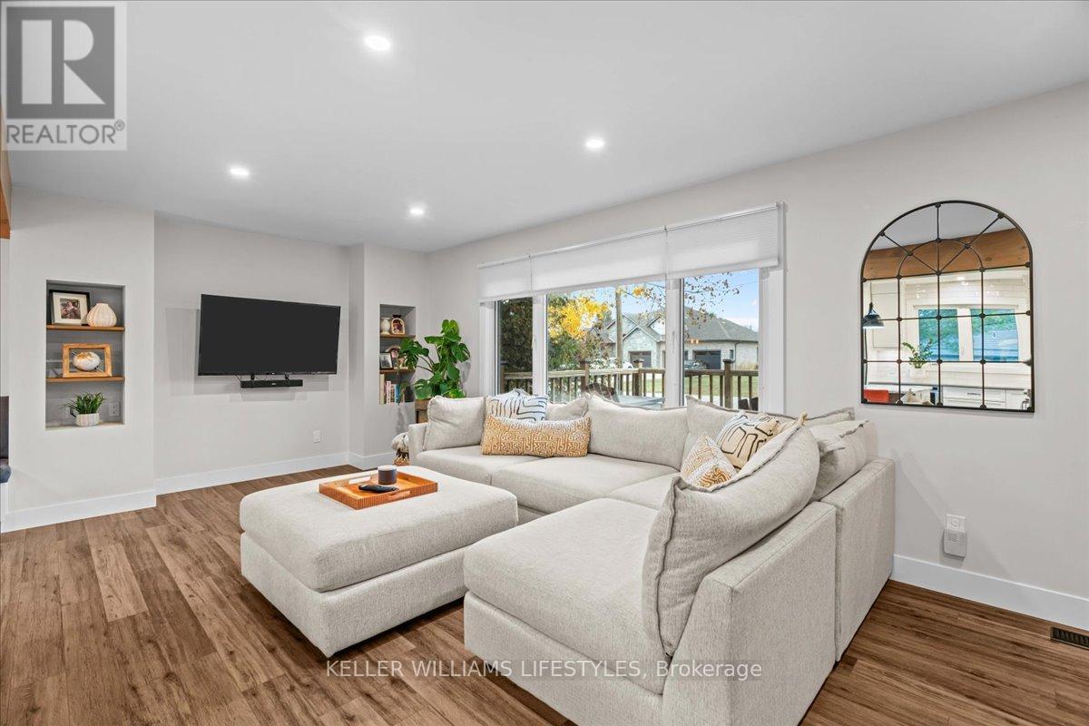 6925 Francis Street, Plympton-Wyoming, Ontario  N0N 1E0 - Photo 8 - X12566012