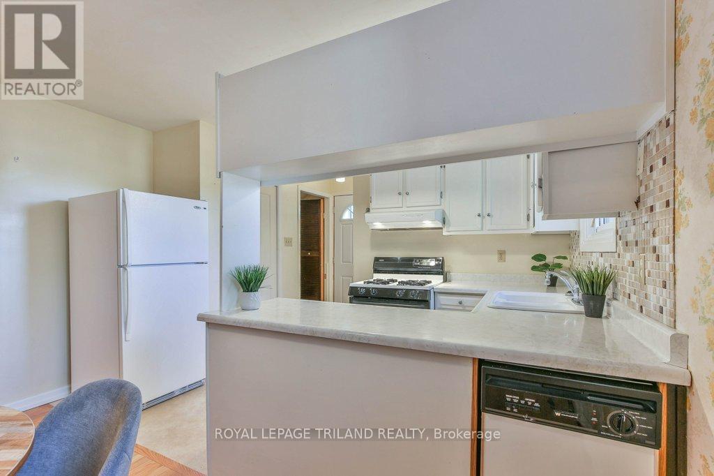 206 Admiral Drive, London East, Ontario  N5V 1H8 - Photo 14 - X12566052