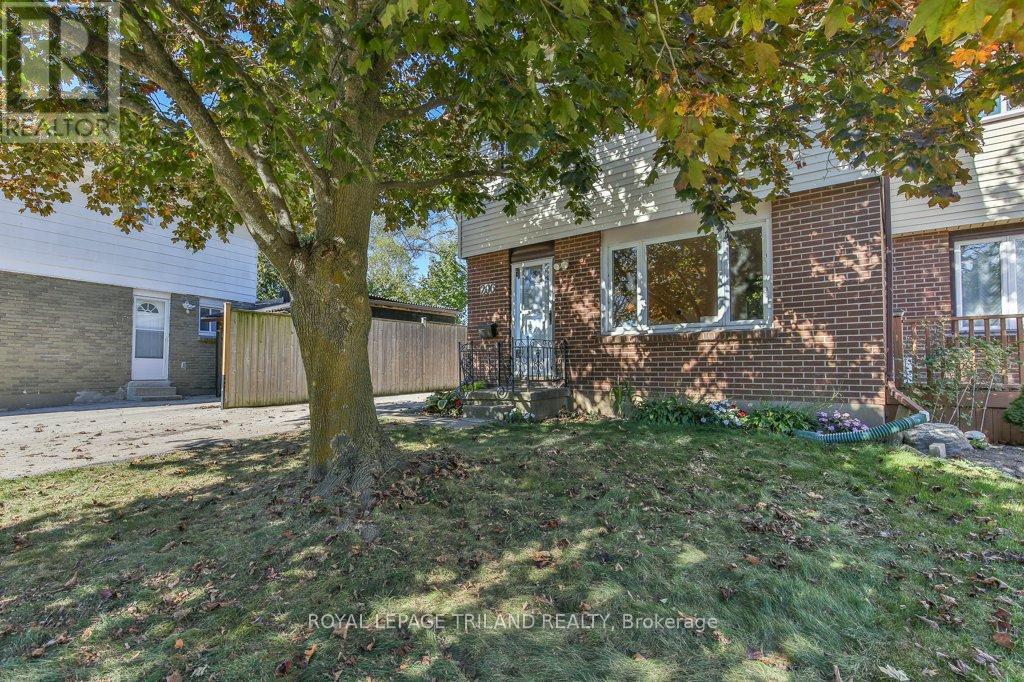 206 Admiral Drive, London East, Ontario  N5V 1H8 - Photo 4 - X12566052