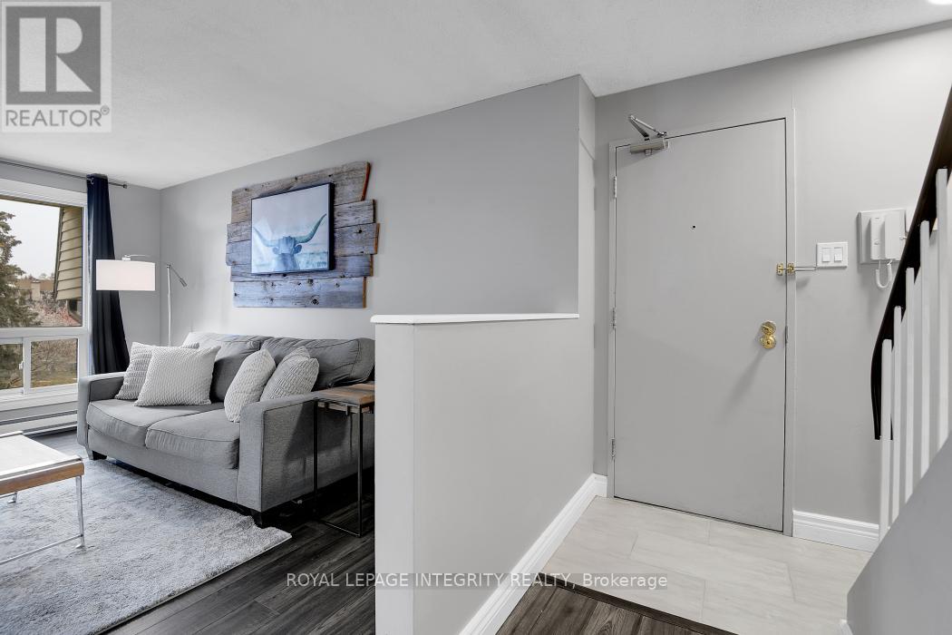 #6 - 20 Sweetbriar Circle, Ottawa, Ontario  K2J 2K4 - Photo 2 - X12565994