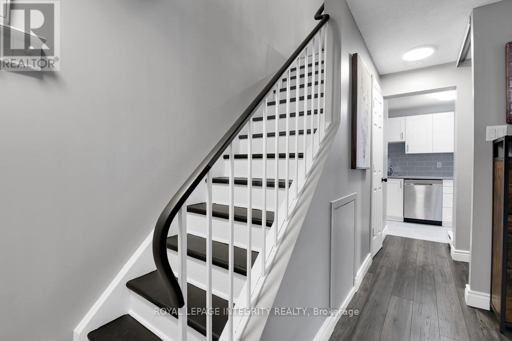 #6 - 20 Sweetbriar Circle, Ottawa, Ontario  K2J 2K4 - Photo 3 - X12565994