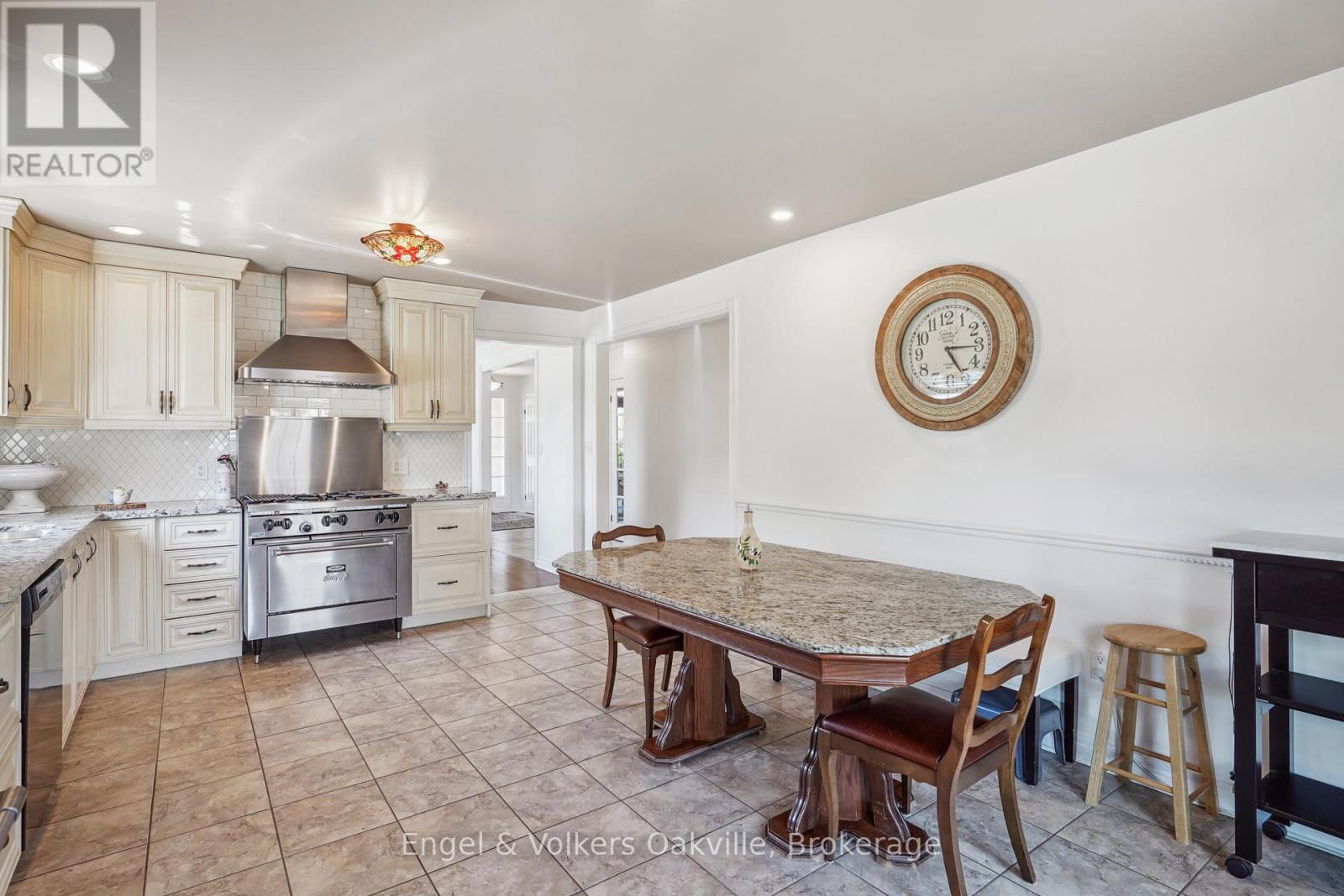 339 Wellbrook Avenue, Welland, Ontario  L3C 7N3 - Photo 9 - X12566054