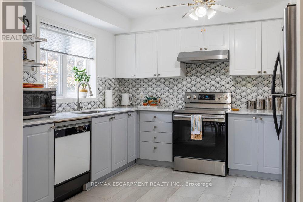 1 - 31 Moss Boulevard, Hamilton, Ontario  L9H 7A6 - Photo 9 - X12565896