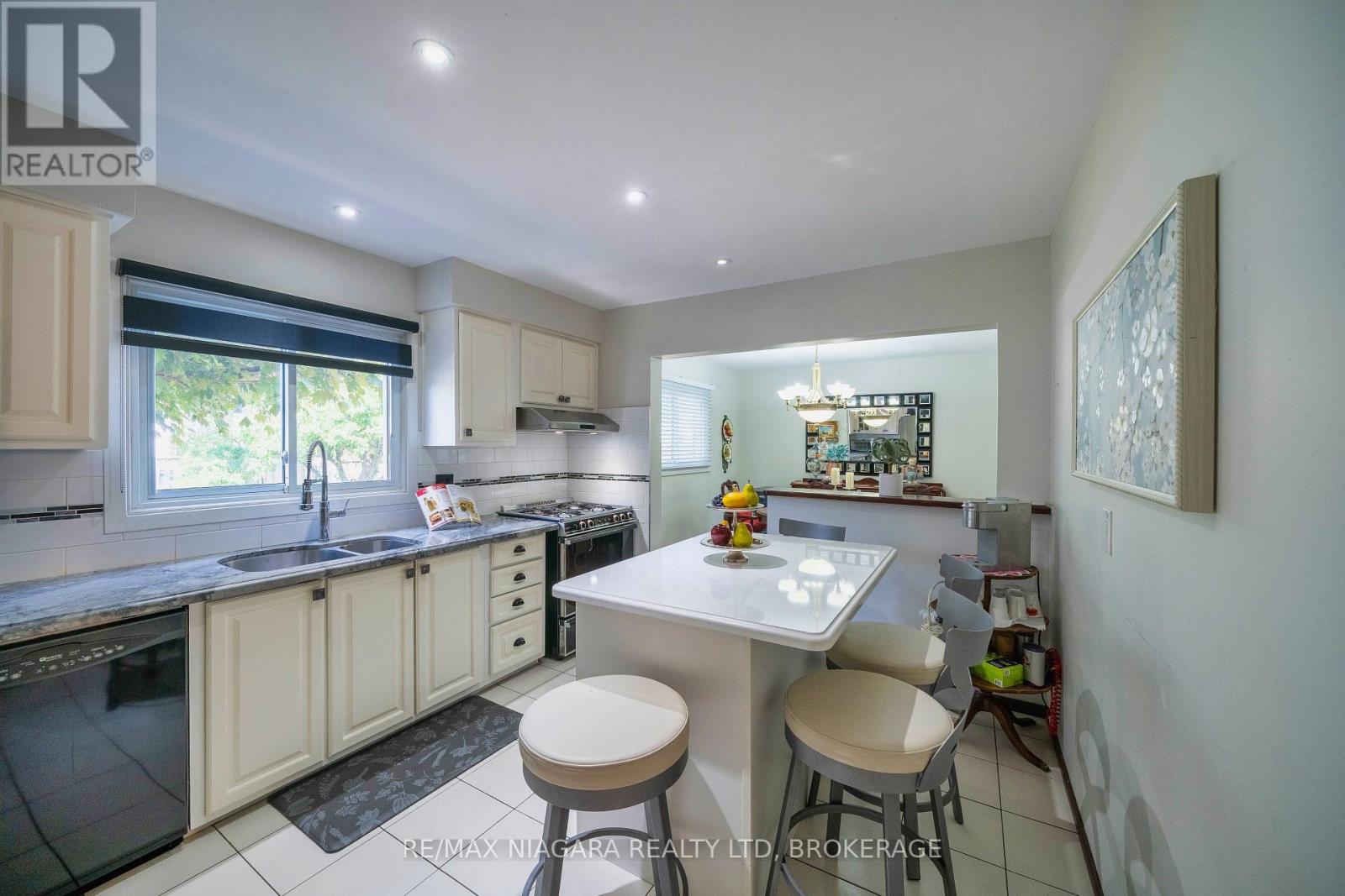 621 Lake Street, St. Catharines, Ontario  L2N 6H4 - Photo 13 - X12566078