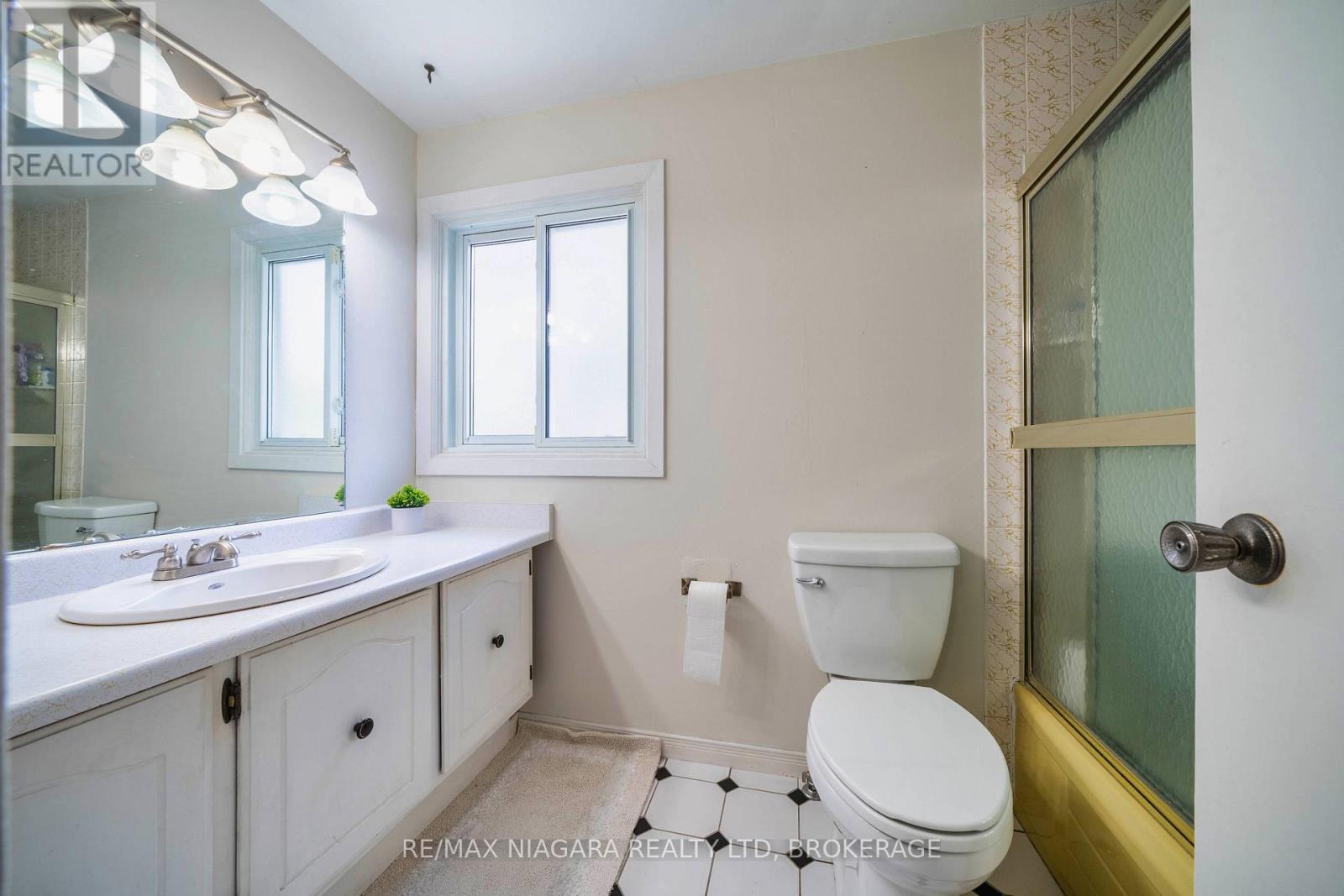 621 Lake Street, St. Catharines, Ontario  L2N 6H4 - Photo 27 - X12566078