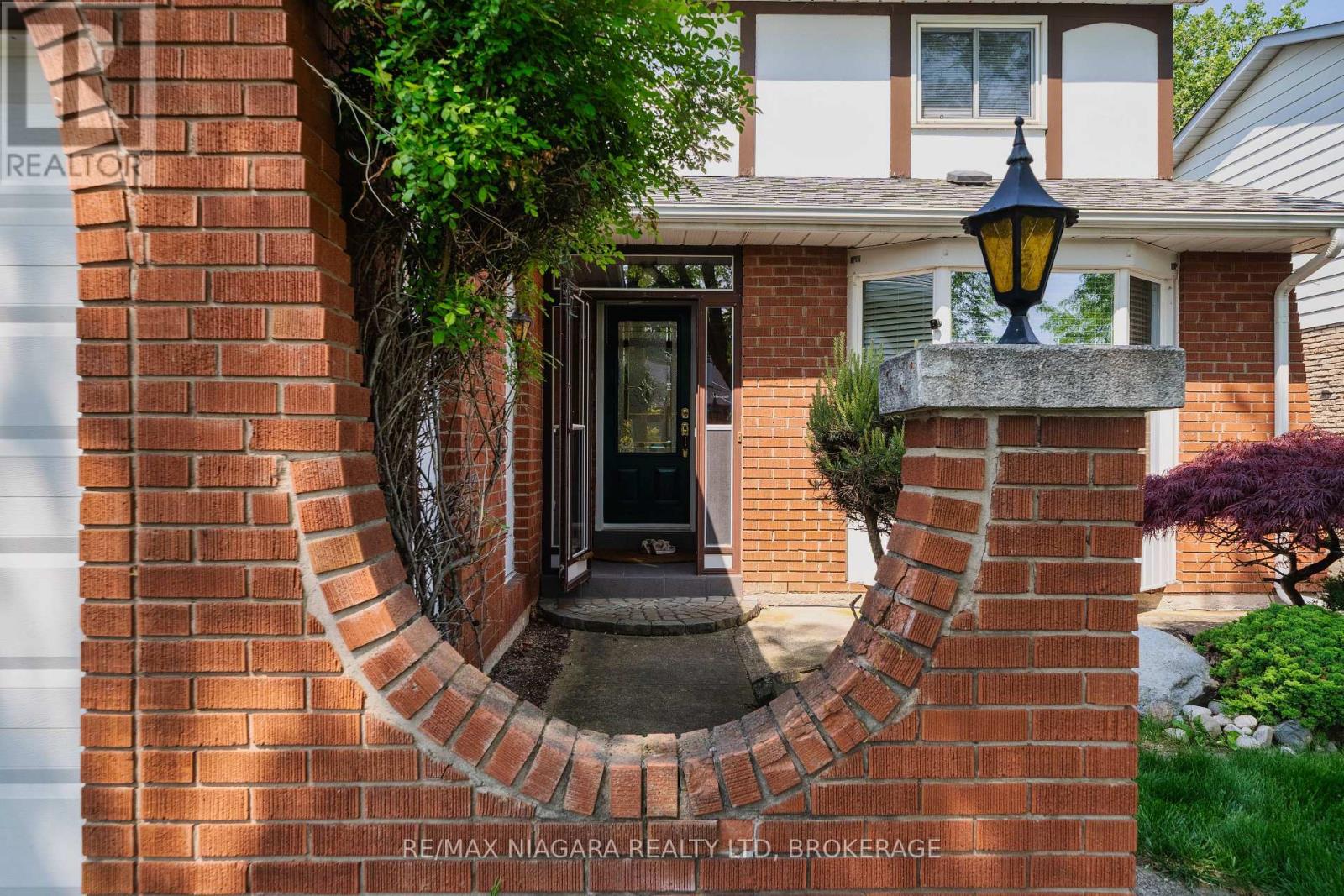 621 Lake Street, St. Catharines, Ontario  L2N 6H4 - Photo 4 - X12566078