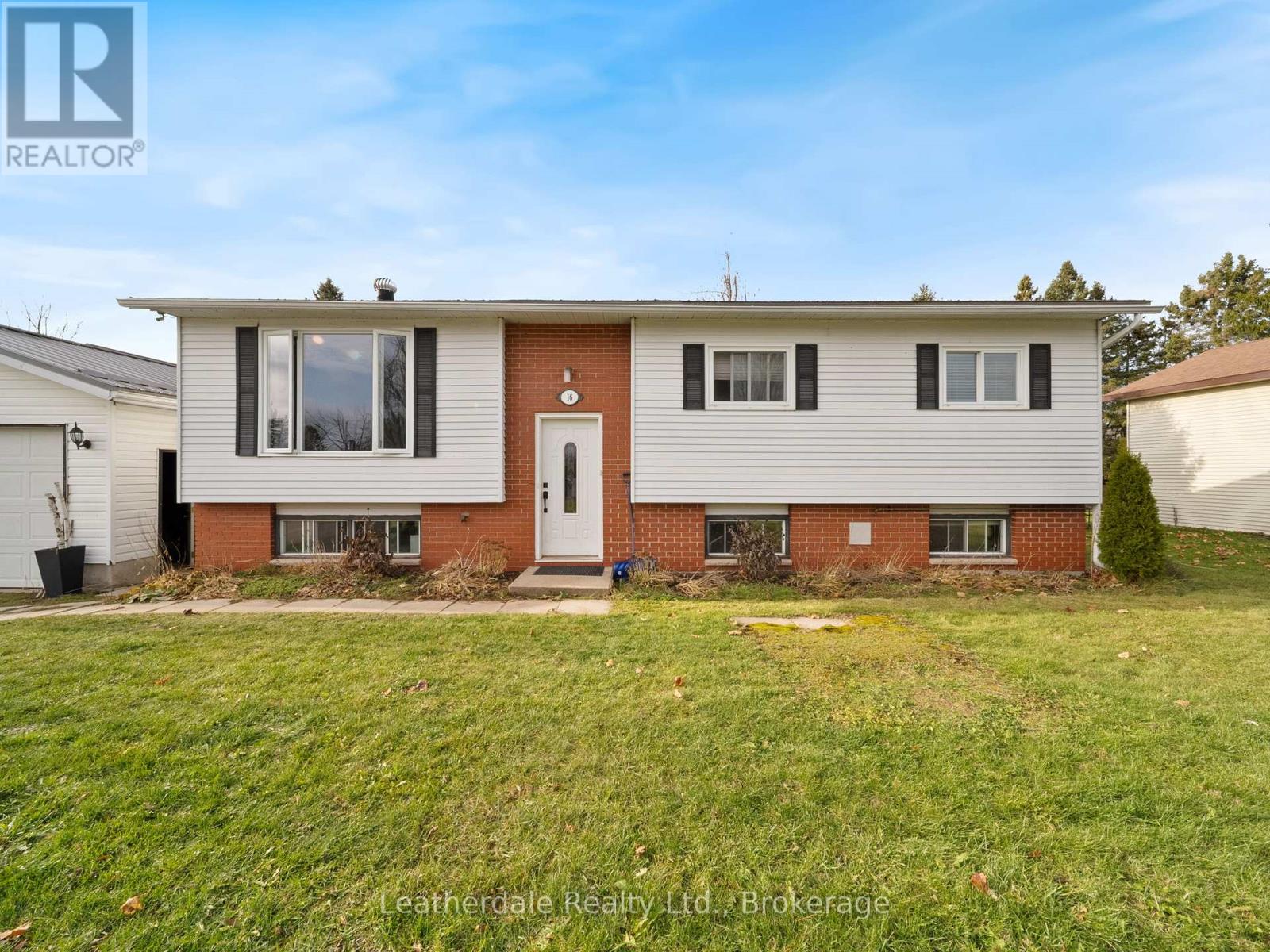 16 Preston Street, Oro-Medonte, Ontario  L0K 2G0 - Photo 2 - S12566086