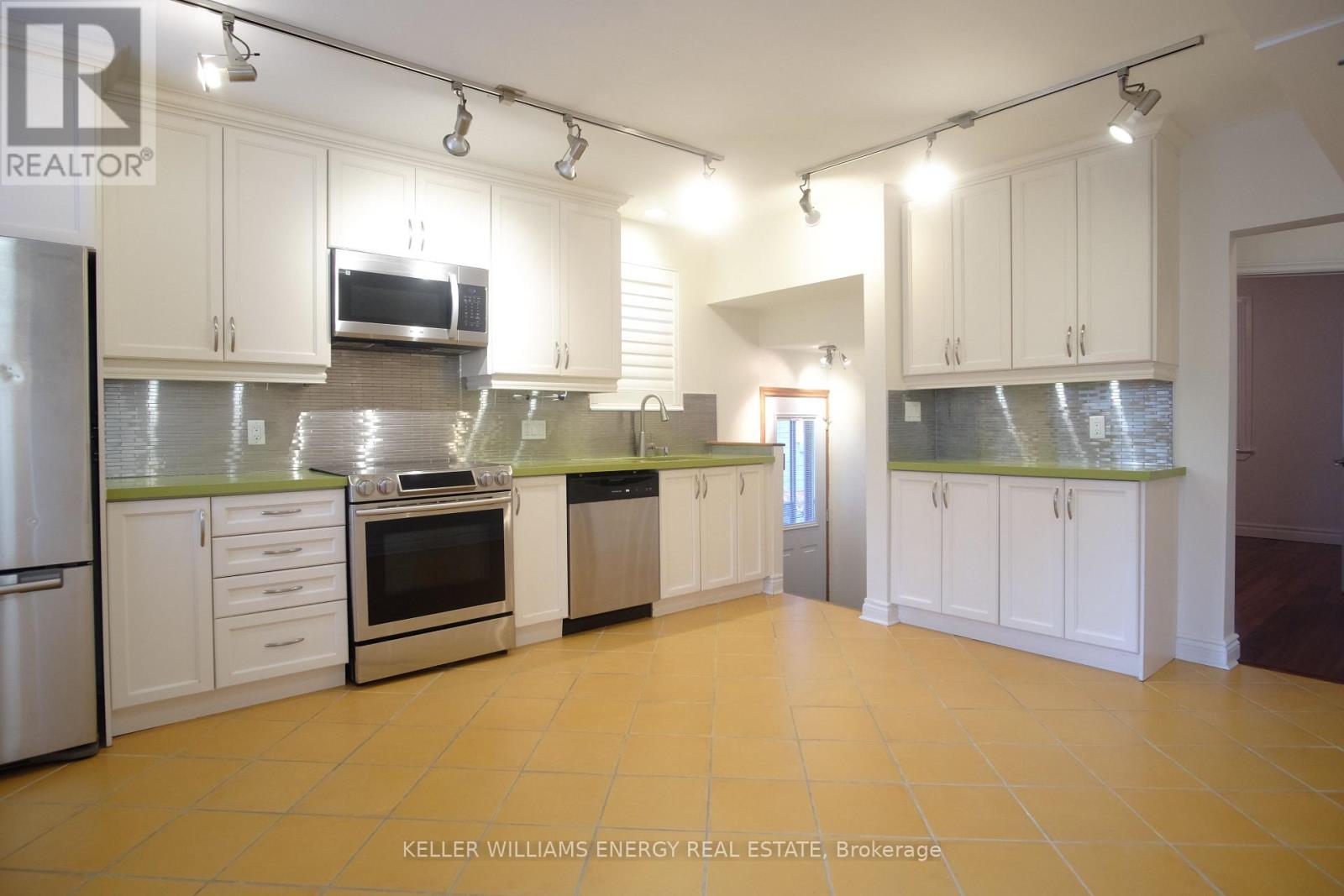 8 Lynndale Road, Toronto, Ontario  M1N 1C1 - Photo 3 - E12566114