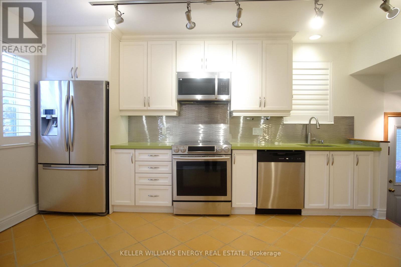 8 Lynndale Road, Toronto, Ontario  M1N 1C1 - Photo 4 - E12566114