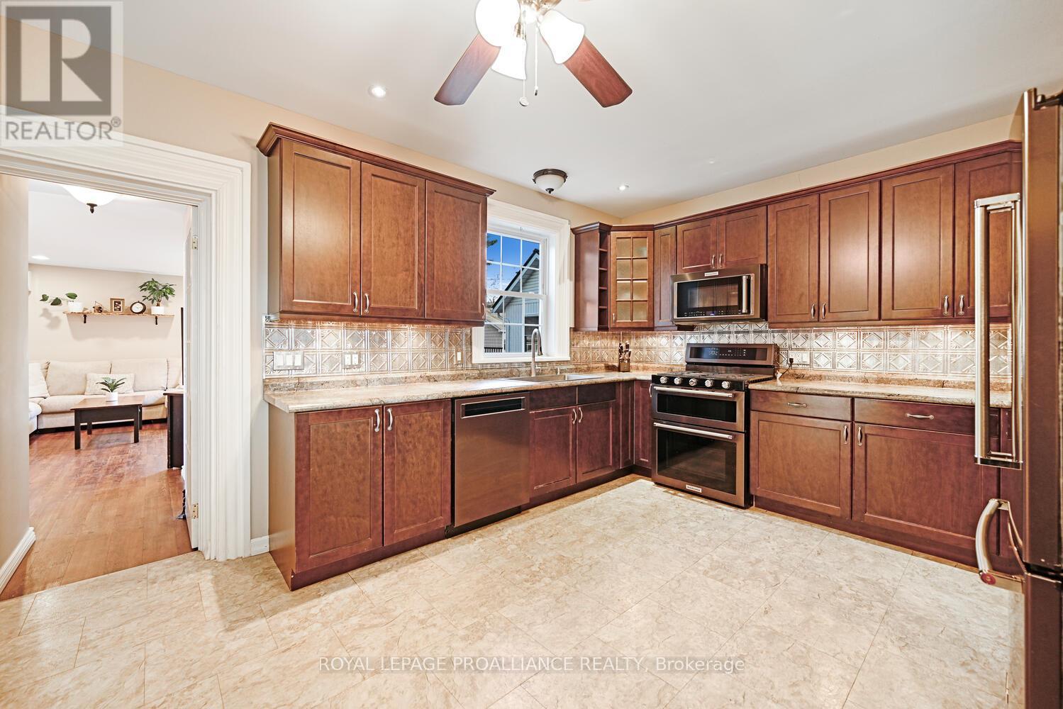 125 Park Street, Brockville, Ontario  K6V 2G8 - Photo 13 - X12566022