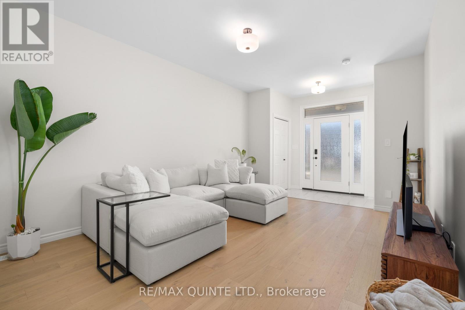 63 Athabaska Drive, Belleville, Ontario  K8V 0T1 - Photo 4 - X12566188